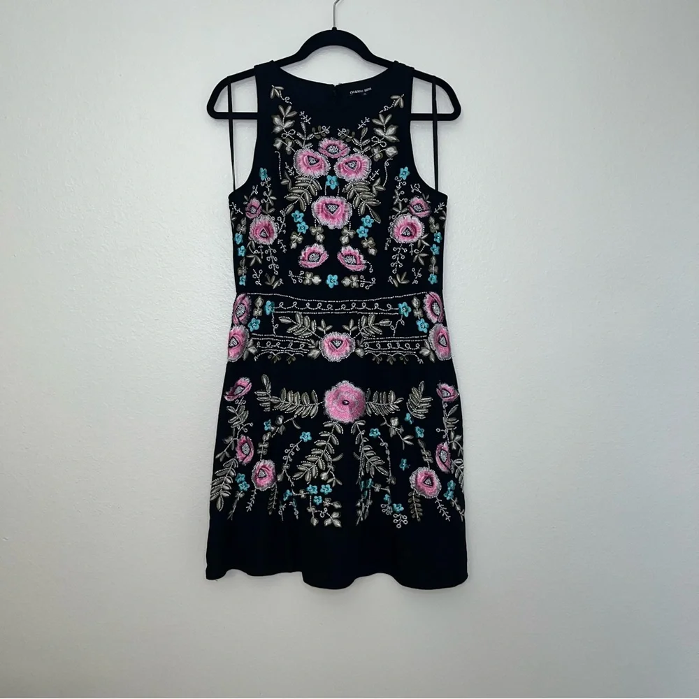 Gianni Bini woman’s Floral embroidered beaded stunning dress sz 10